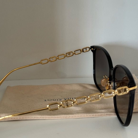 My LV Chain Two Classique Square Sunglasses - Picture 2 of 3